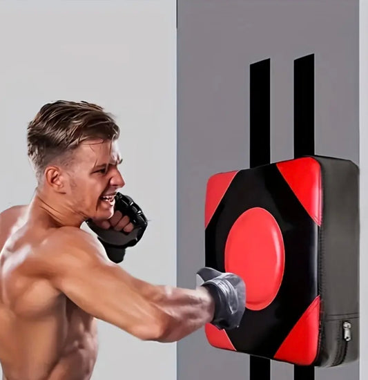Sac de boxe, mural rouge et noir ￼